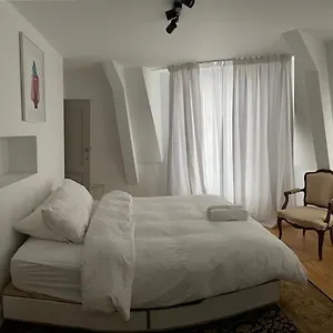Duplex Dernier étage Avec Terasse à Deux Pas De La Grand Place Bruxelles